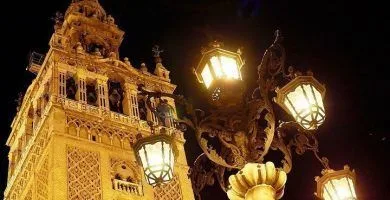 Tour nocturno por Sevilla. Reservas online.