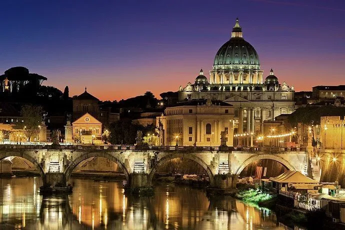Roma de noche. Vaticano. 