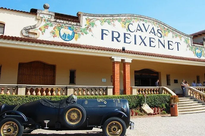 Ruta del vino y el Cava por el Penedés. Bodegas Cavas Freixenet