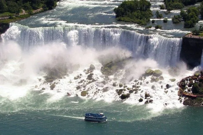 Cataratas del Niágara. Maid of the Mist