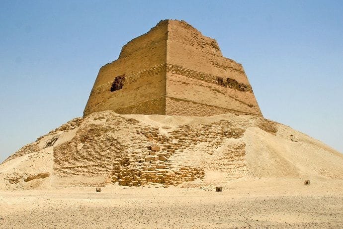 Pirámide de Meidum. Excursión desde El Cairo.
