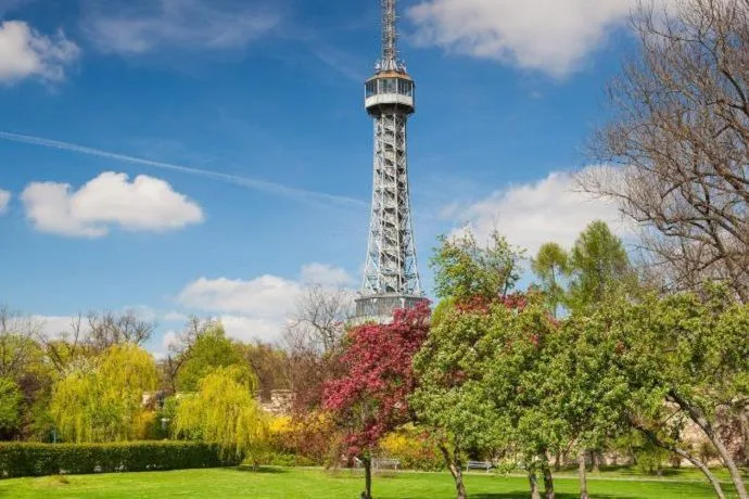 Visitar mirador de Petrin 