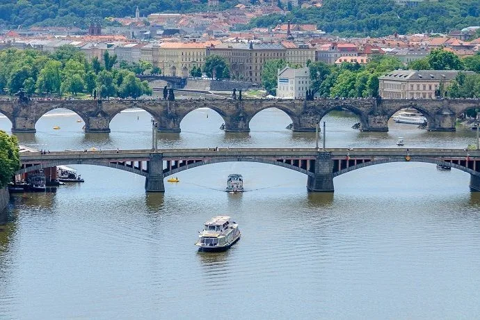 Paseo en barco por Praga