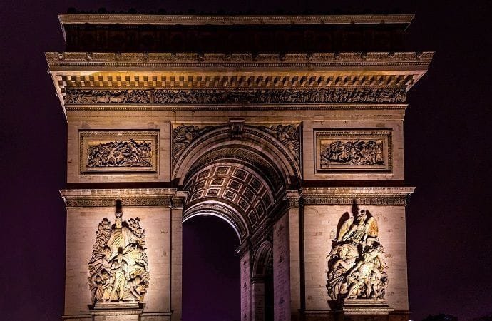 Arco del triunfo por la noche