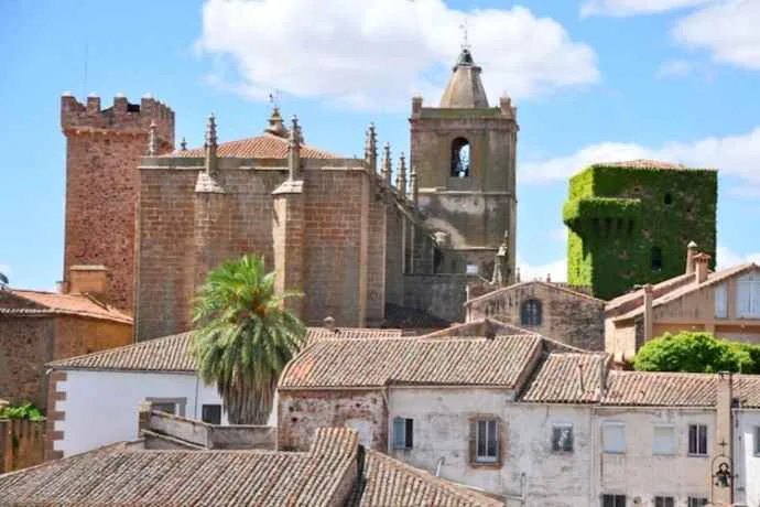 Free tour Cáceres en la Iglesia de Santa María