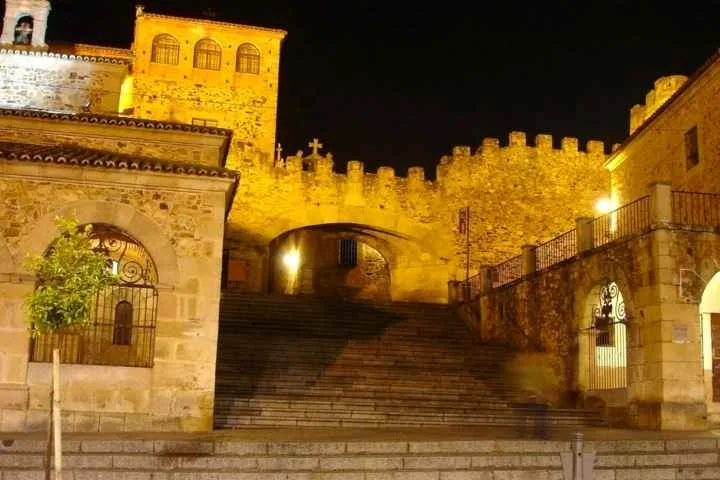 Tour misterios y leyendas Cáceres