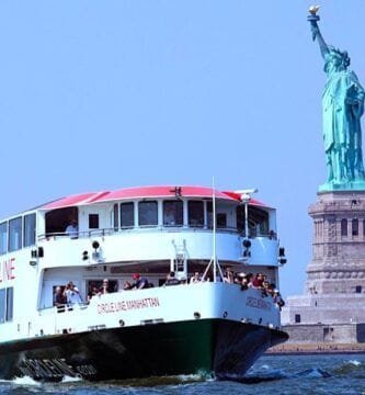 Paseos en barco por la estatua libertad