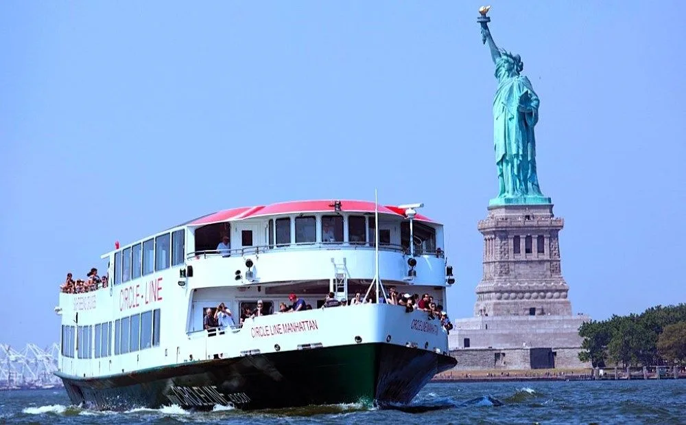 Paseos en barco por la estatua libertad