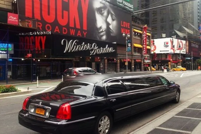 Limusina circulando por Nueva York