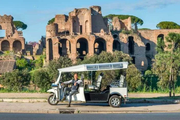 Tuk tuk en Roma por la mañana