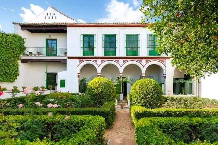 Entrada palacio Bucarelli Sevilla
