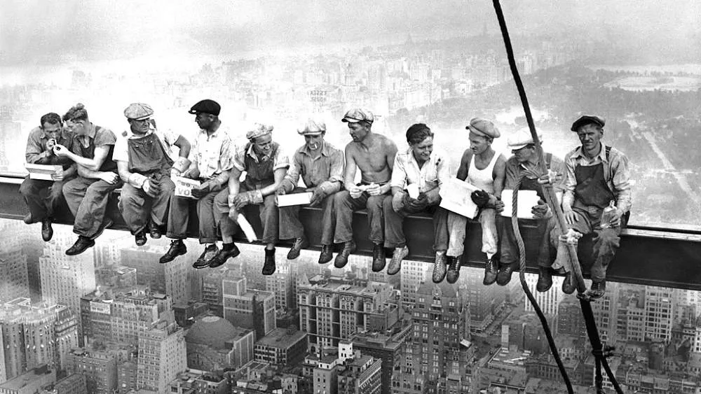 Almuerzo sobre un rascacielos