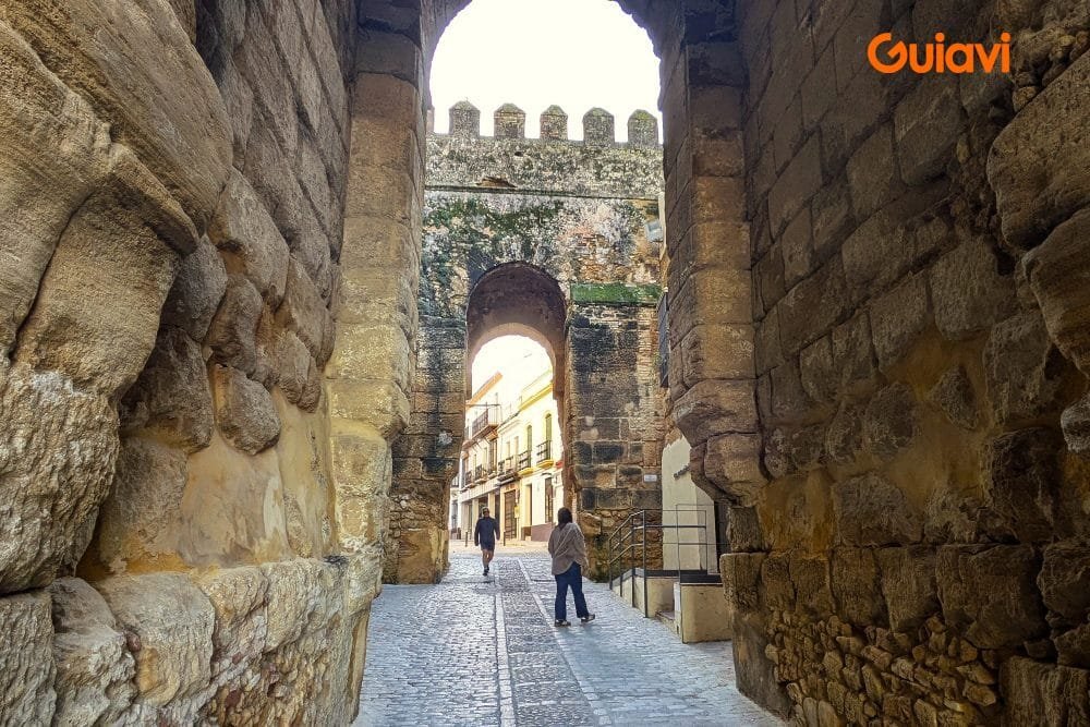 Interior del Alcázar de la Puerta de Sevilla