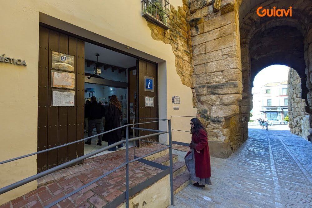 Entrada de la oficina turismo de Carmona